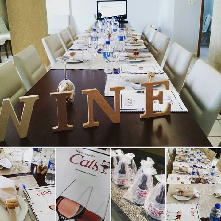 36277586 Preparativos para a confraria Wine Lovers Cats em ...