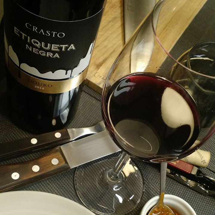 Testando um vinho português do #douro que criou …