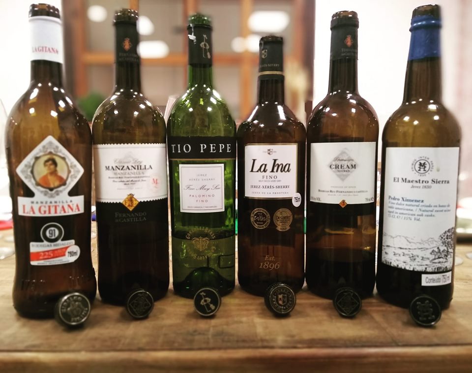 Nesta semana de confraria de JEREZ que comandei na noite de ontem, Manzanillas, Finos, Cream e Pedro Ximénez estiveram passeando pelas taças dos queridos confrades catanduvenses